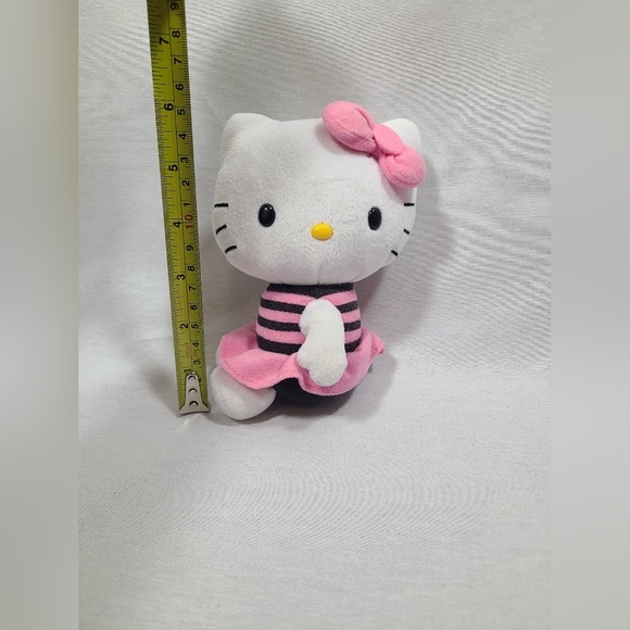 2012 Sanrio Hello Kitty plush toy - Picture 2 of 2